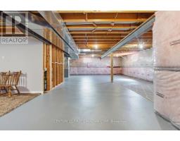 2035 CORONATION DRIVE - 33