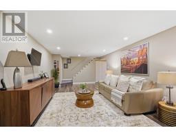 18 MCTAGGART CRESCENT - 28