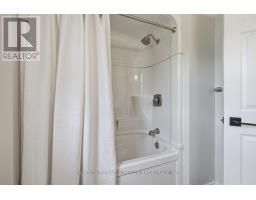11 RUNNYMEDE CRESCENT - 26