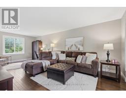 11 RUNNYMEDE CRESCENT - 3