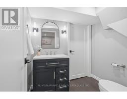 11 RUNNYMEDE CRESCENT - 30