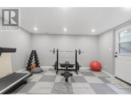 11 RUNNYMEDE CRESCENT - 33