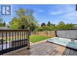 11 RUNNYMEDE CRESCENT - 38