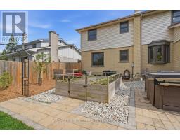 11 RUNNYMEDE CRESCENT - 43
