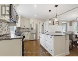 11 RUNNYMEDE CRESCENT - 9
