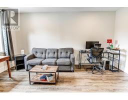 20 RENNY CRESCENT - 4