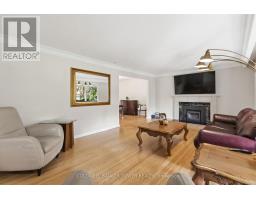 19 LINKSGATE ROAD - 9