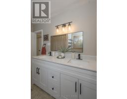 35 MAXWELL CRESCENT - 27