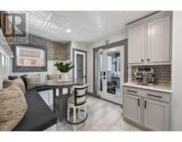 28 WELLINGTON STREET - 14