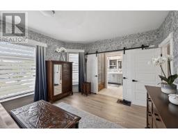 28 WELLINGTON STREET - 19