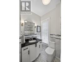 28 WELLINGTON STREET - 24