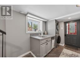 28 WELLINGTON STREET - 32