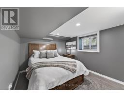 28 WELLINGTON STREET - 33