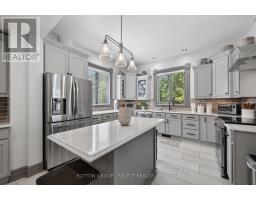 28 WELLINGTON STREET - 8
