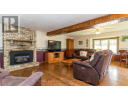 4 CONIFER CRESCENT - 13
