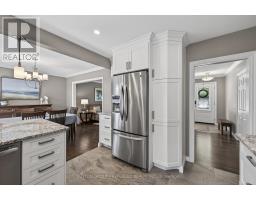 647 GLENGYLE CRESCENT - 11