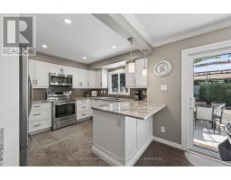 647 GLENGYLE CRESCENT - 12