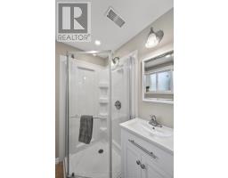 647 GLENGYLE CRESCENT - 26