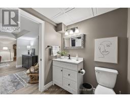 12 BANTING CRESCENT - 21