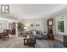 12 BANTING CRESCENT - 5
