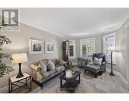 12 BANTING CRESCENT - 7