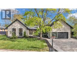 32 HUNT VILLAGE CRESCENT - 1