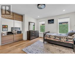 32 HUNT VILLAGE CRESCENT - 12
