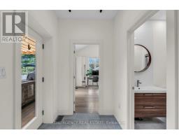 32 HUNT VILLAGE CRESCENT - 33