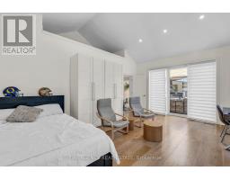 32 HUNT VILLAGE CRESCENT - 34