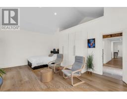 32 HUNT VILLAGE CRESCENT - 35