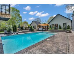 32 HUNT VILLAGE CRESCENT - 40