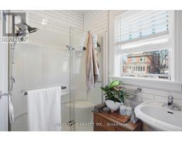 82 WELLINGTON STREET - 12