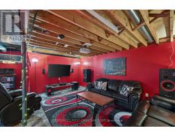1093 VISCOUNT ROAD - 35