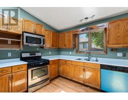 30 GERALD CRESCENT - 15
