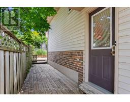 30 GERALD CRESCENT - 44