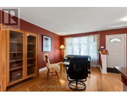 30 GERALD CRESCENT - 7