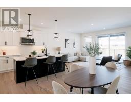 11 - 32 POSTMA CRESCENT - 11