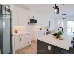 11 - 32 POSTMA CRESCENT - 15