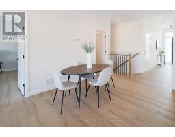 11 - 32 POSTMA CRESCENT - 22
