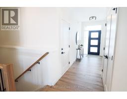 11 - 32 POSTMA CRESCENT - 3