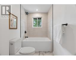 572 CHURCHILL CRESCENT - 18