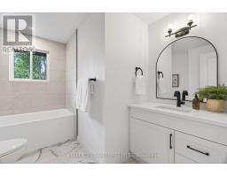 572 CHURCHILL CRESCENT - 19
