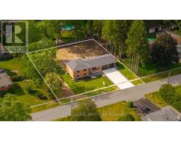 572 CHURCHILL CRESCENT - 2