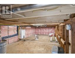 572 CHURCHILL CRESCENT - 33