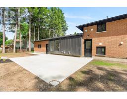 572 CHURCHILL CRESCENT - 36