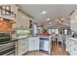 2 AMBLESIDE DRIVE - 17