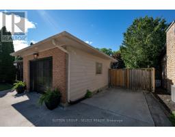 661 GRENFELL DRIVE - 27