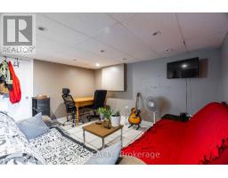 1519 HOWLAND AVENUE - 23