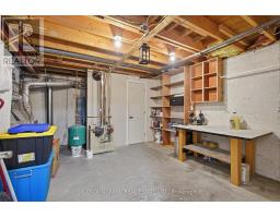 1400 STONEYBROOK CRESCENT - 32