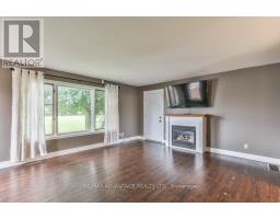 25 LAURENTIAN DRIVE S - 7